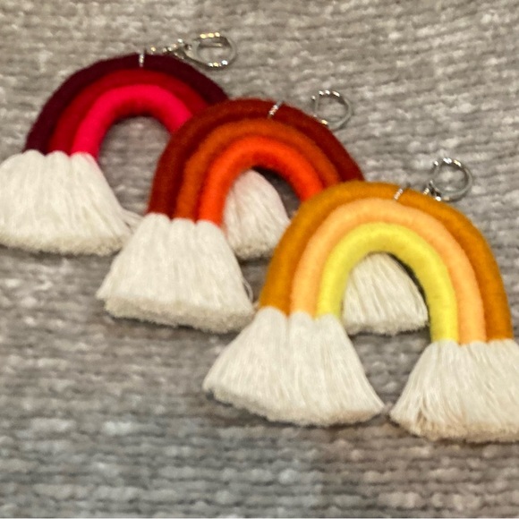 🔸NWT🔸 Red Ombré Macrame Rainbow Keychain / Purse Charm/ Tassel - Picture 2 of 10
